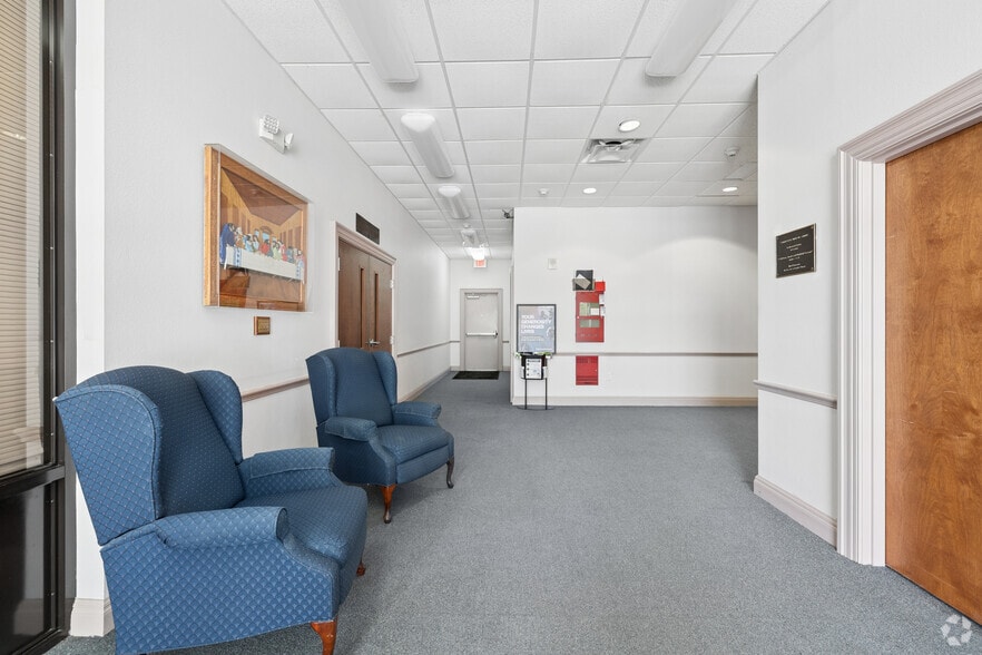 More Photos Of 1670 Main St, Sarasota Religious Facility For Sale