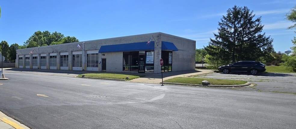 Primary Photo Of 1500 E Algonquin Rd, Algonquin Auto Repair For Lease