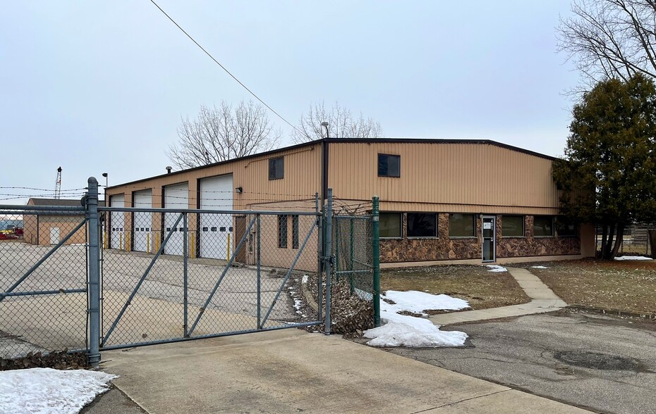 More Photos Of 401 Kent Ct, Midland Flex For Sale