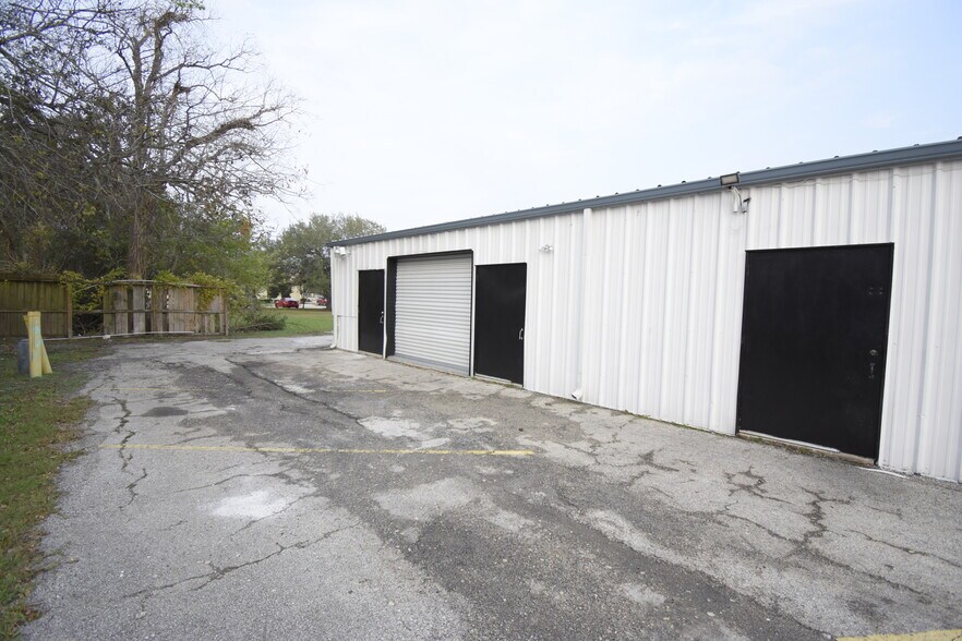 More Photos Of 550 FM 1959 Rd, Houston Service Station For Lease
