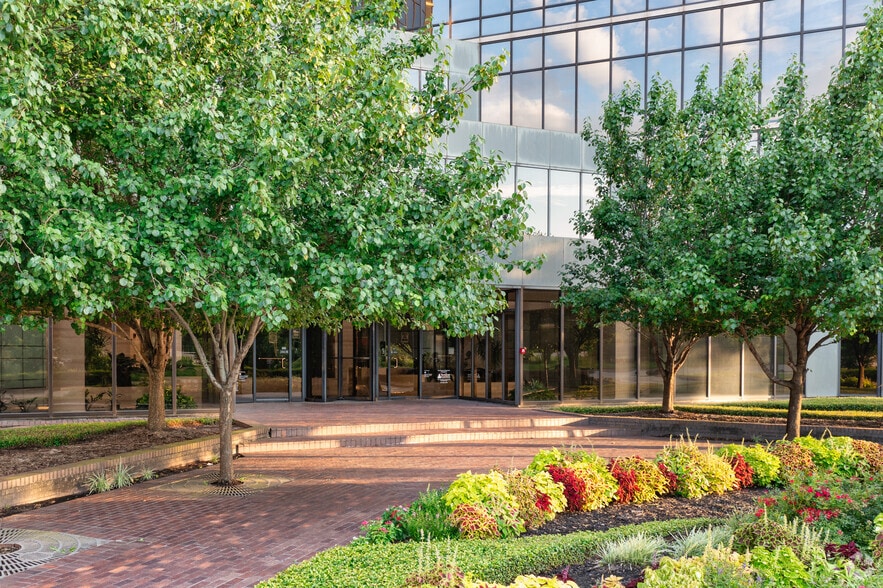 More Photos Of 1225 N Loop Fwy W, Houston Office For Lease