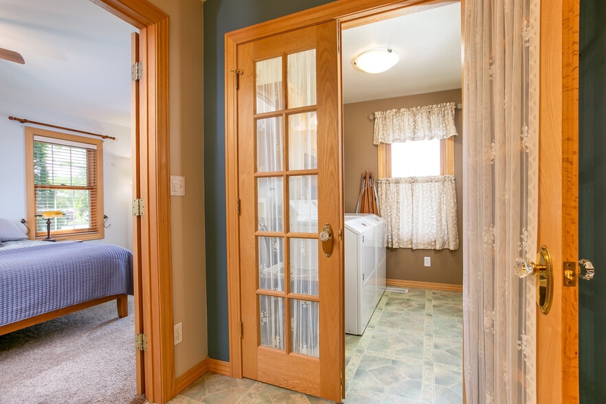 More Photos Of 313 1st Ave, Laurel Office For Sale