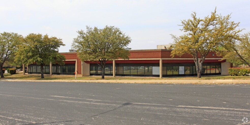 More Photos Of 2602 Ridgepoint Dr, Austin Office For Lease