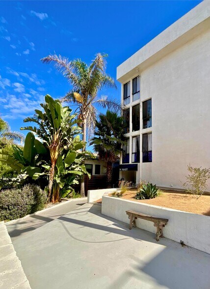 More Photos Of 14 Mast, Marina Del Rey Apartments For Sale