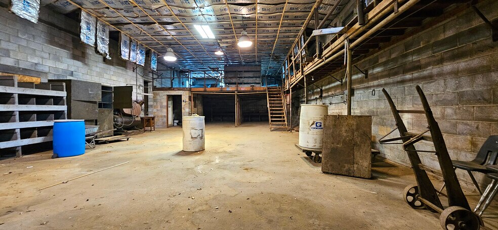 More Photos Of 2412 Marsh St, Lynchburg Showroom For Sale