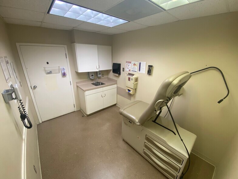 More Photos Of 1718 S Henderson Blvd, Kilgore Medical For Lease