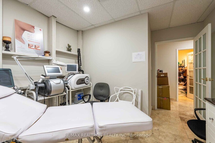 More Photos Of 11685 Yonge St, Richmond Hill Office For Sale