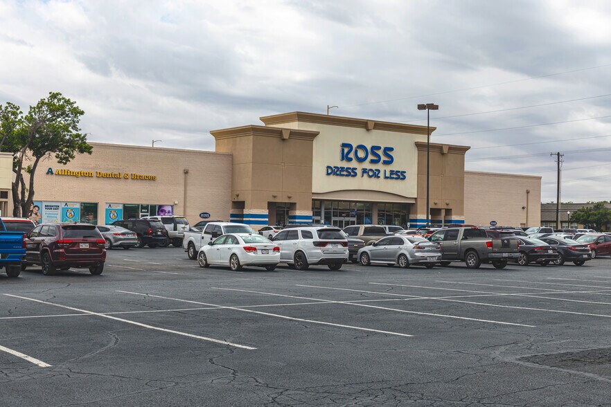 Primary Photo Of 2903-2905 50th St, Lubbock General Retail For Sale