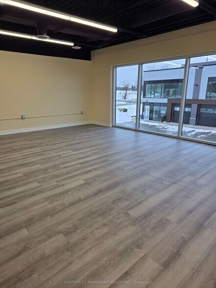 More Photos Of 587 Hanlon Creek Blvd, Guelph Showroom For Sale