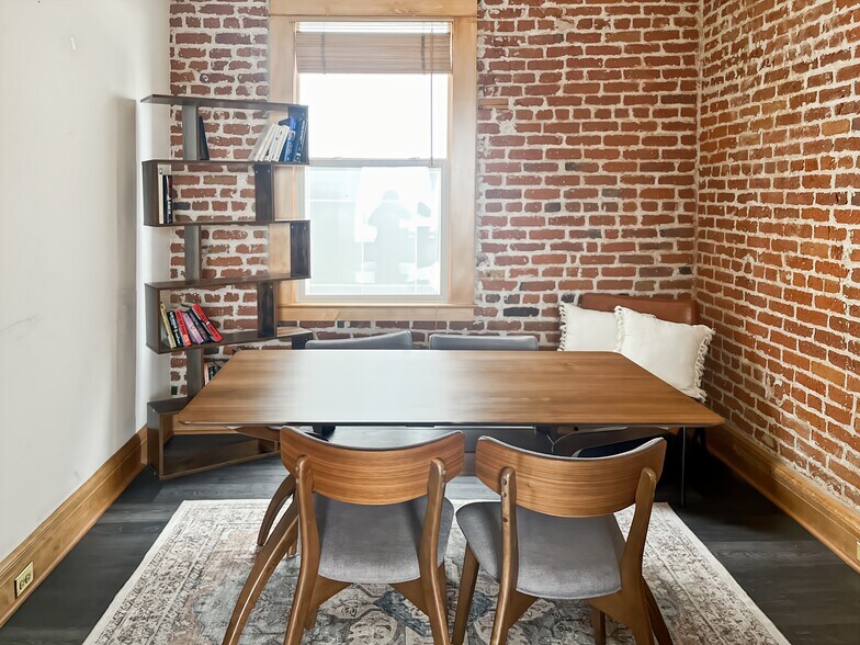 More Photos Of 2020 Eye St, Bakersfield Coworking Space