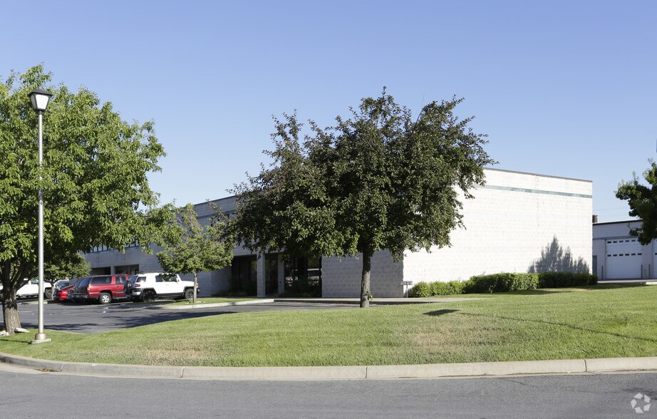 More Photos Of 1252-1264 W 50 S, Centerville Light Manufacturing For Lease