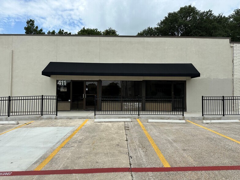 More Photos Of 403 N Guadalupe St, San Marcos General Retail For Lease