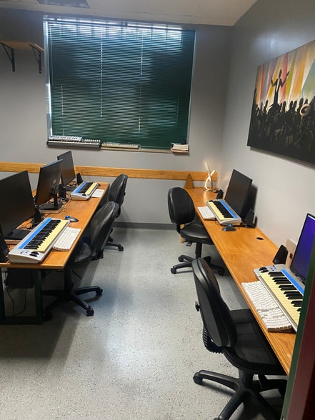 More Photos Of 1933 N 10th St, Kansas City Manufacturing For Sale