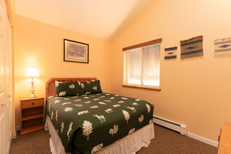More Photos Of 1624 E Main St, Montrose Hotel For Sale