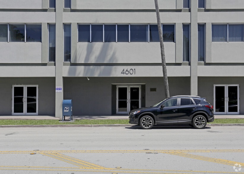 More Photos Of 4601 Ponce de Leon Blvd, Coral Gables Office For Lease