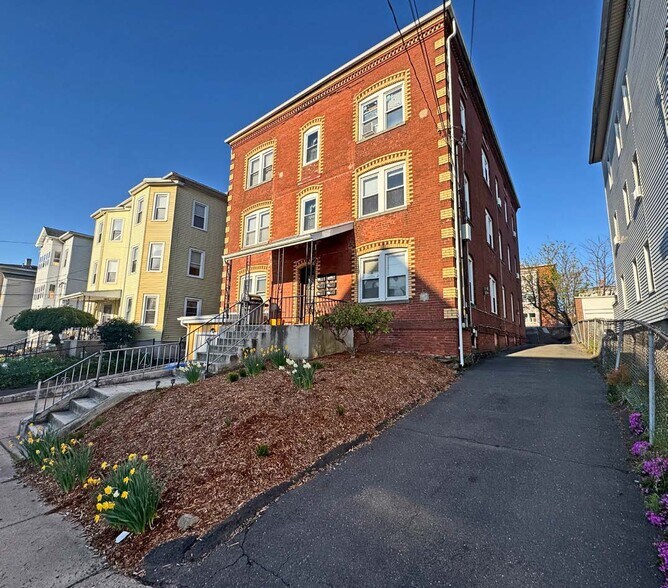 More Photos Of 146-148 Grove St, New Britain Apartments For Sale