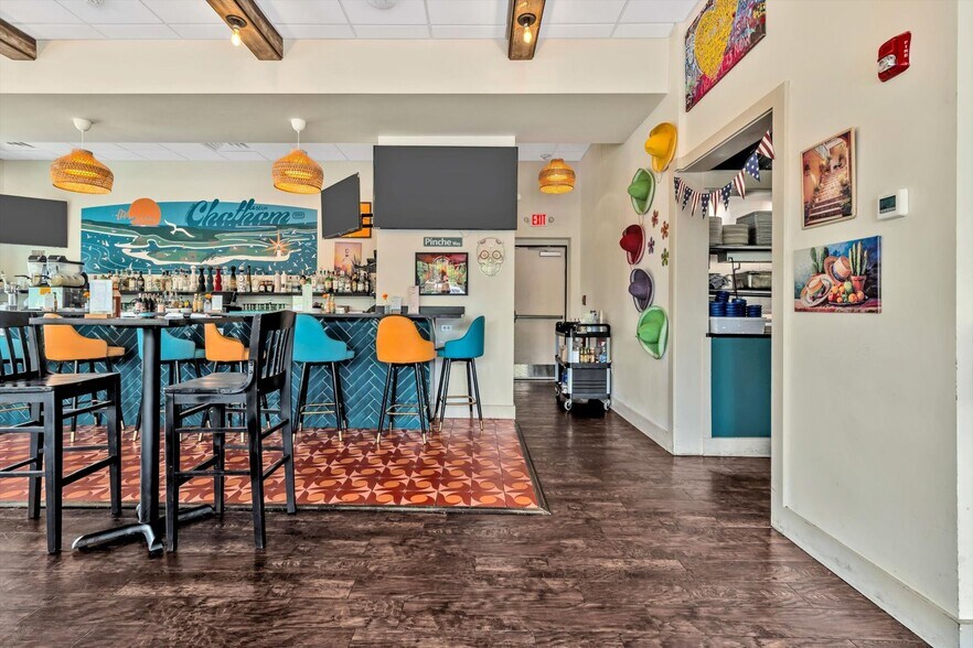 More Photos Of 859 Main St, Chatham Freestanding For Sale