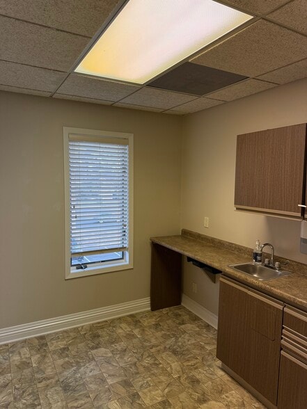 More Photos Of 193 Route 9, Manalapan Township Medical For Lease