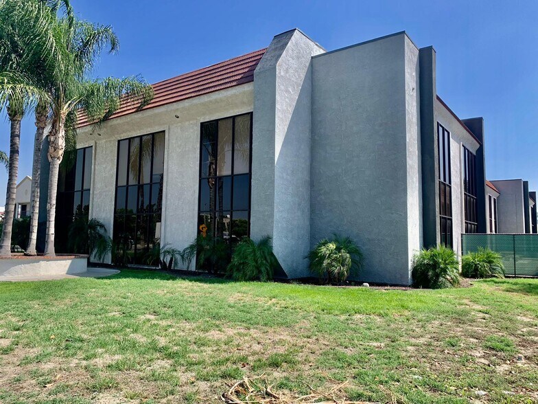 More Photos Of 1420 E Cooley Dr, Colton Unknown For Lease