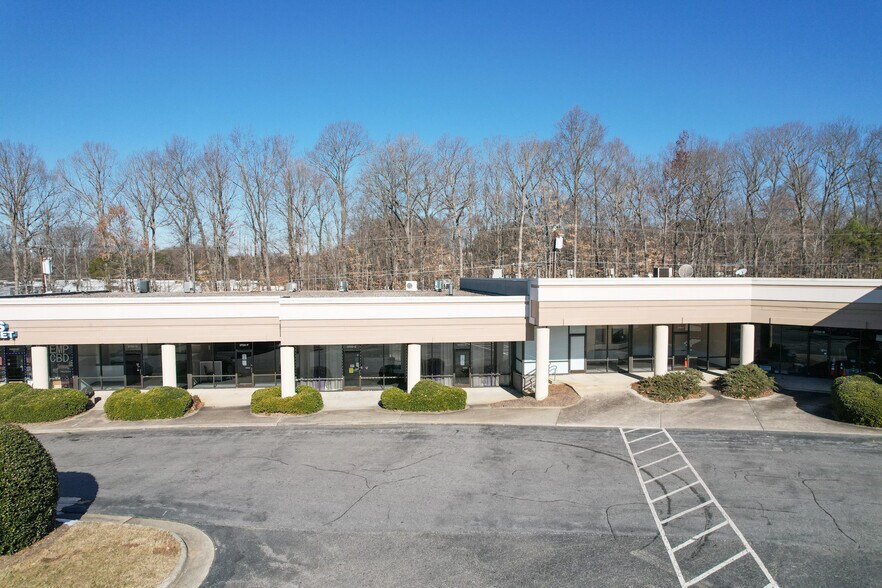 More Photos Of 3716-3728 Battleground Ave, Greensboro Unknown For Lease