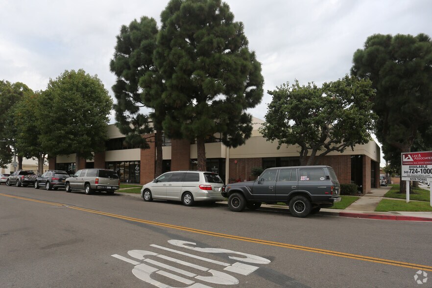 Primary Photo Of 881-899 Production Pl, Newport Beach Light Manufacturing For Lease