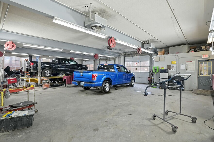 More Photos Of 3 Lower Rd, Lincoln Auto Repair For Sale
