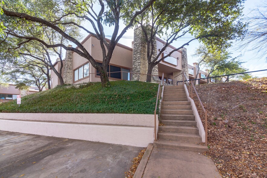 More Photos Of 900 Round Rock Ave, Round Rock Medical For Lease