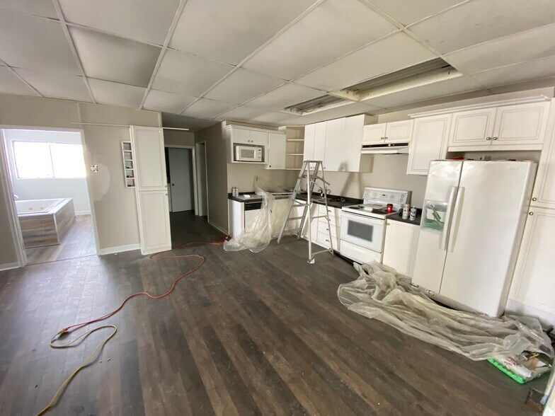 More Photos Of 1 Cleopatra Dr, Ottawa General Retail For Lease