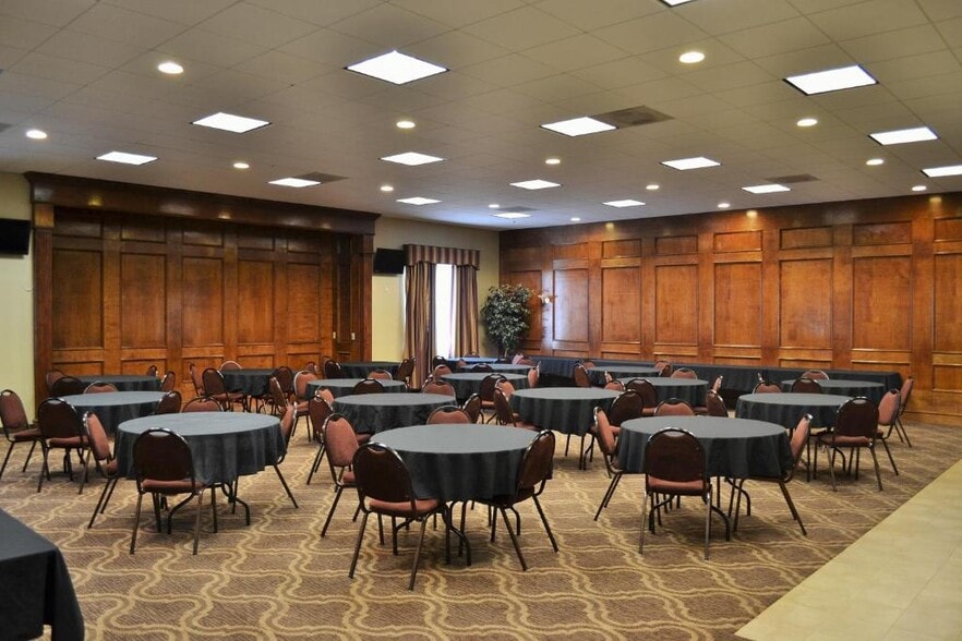 More Photos Of 4019 S Loop 289, Lubbock Hotel For Sale