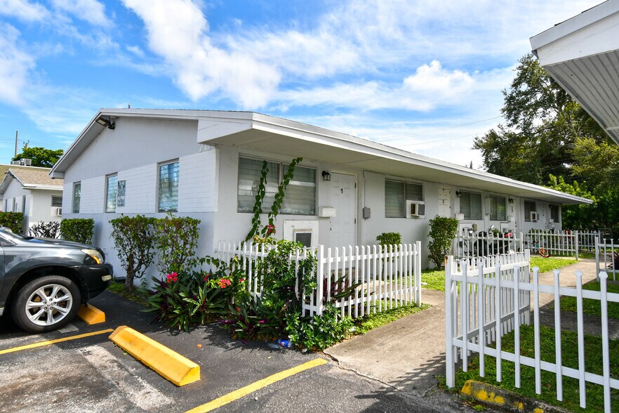 More Photos Of 707-715 SW 5th St, Dania Beach Apartments For Sale