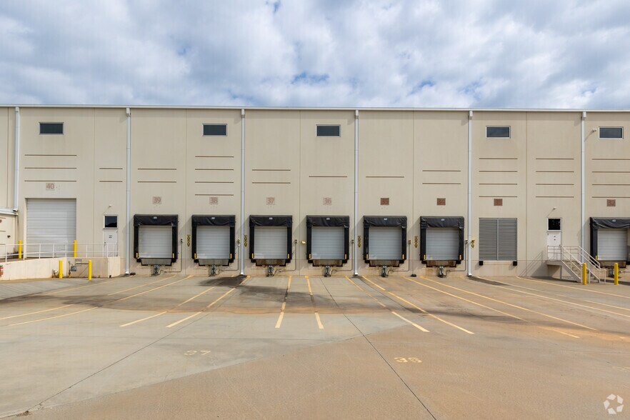 More Photos Of 545 Brookshire Rd, Greer Warehouse For Lease