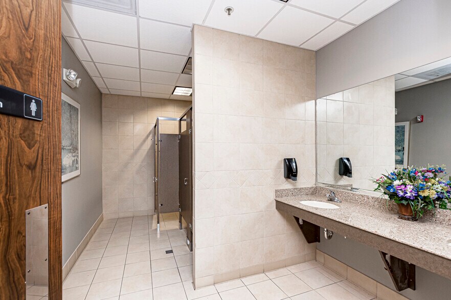 More Photos Of 11550 Newcastle Ave, Baton Rouge Office For Lease