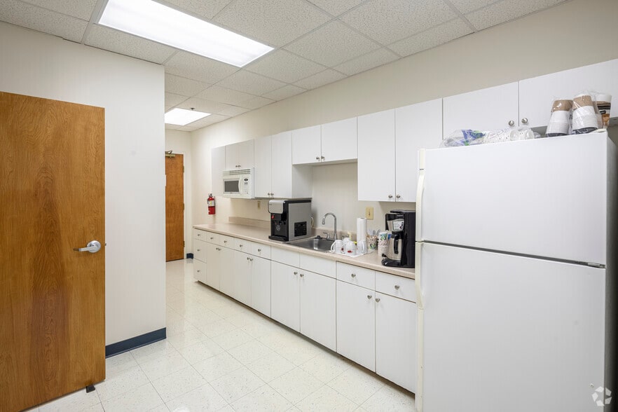 More Photos Of 8850 Richmond Hwy, Alexandria Office For Lease