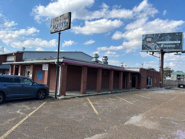 More Photos Of 1575 Jerry Clower Blvd, Yazoo City Storefront For Sale