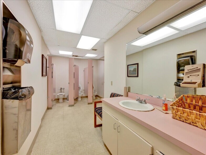 More Photos Of 321 N 1st St, Lufkin Office For Sale