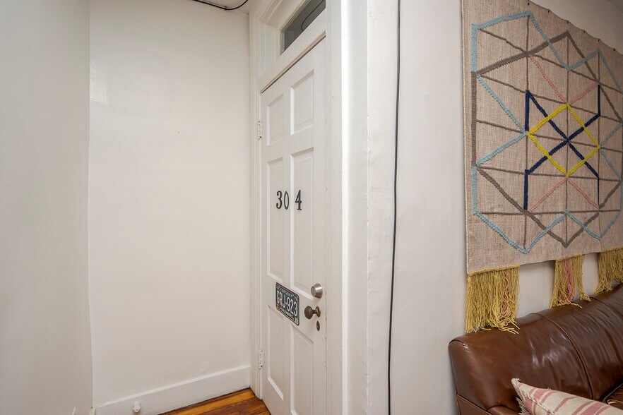 More Photos Of 199 E Loudon Ave, Lexington Office Residential For Sale