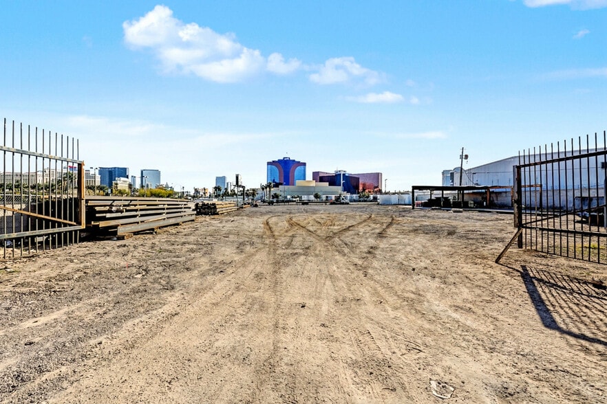 More Photos Of 3635 Polaris Ave, Las Vegas Industrial For Lease