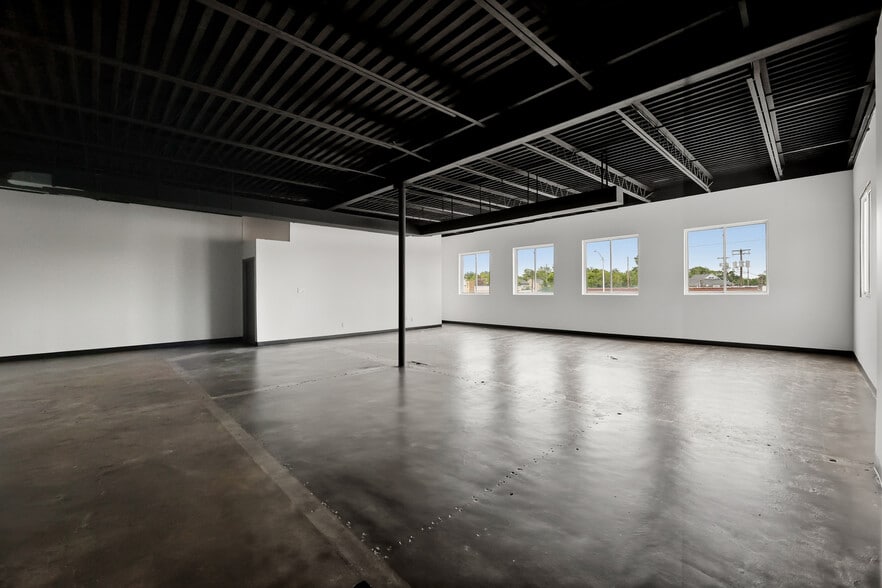 More Photos Of 937 Winchester Rd, Lexington Storefront For Lease