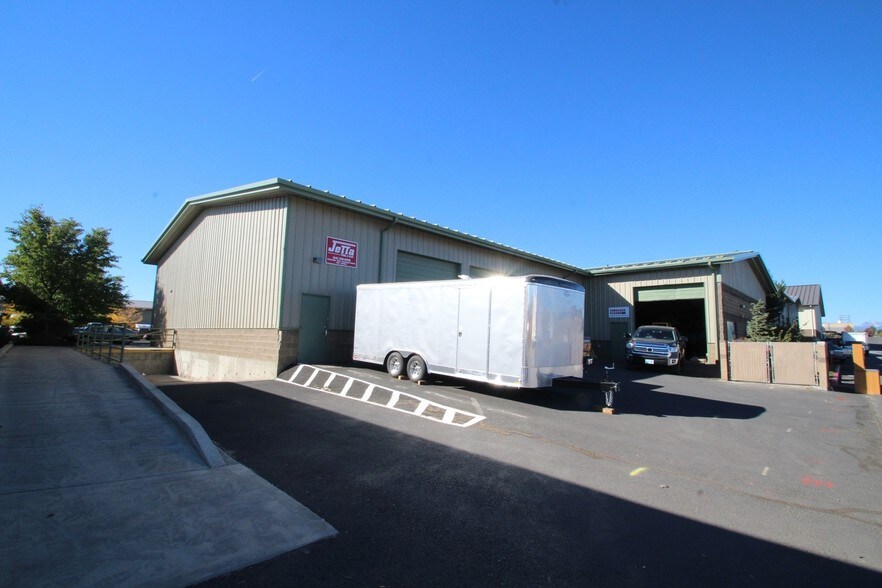 More Photos Of 20756 High Desert Ct, Bend Industrial For Sale