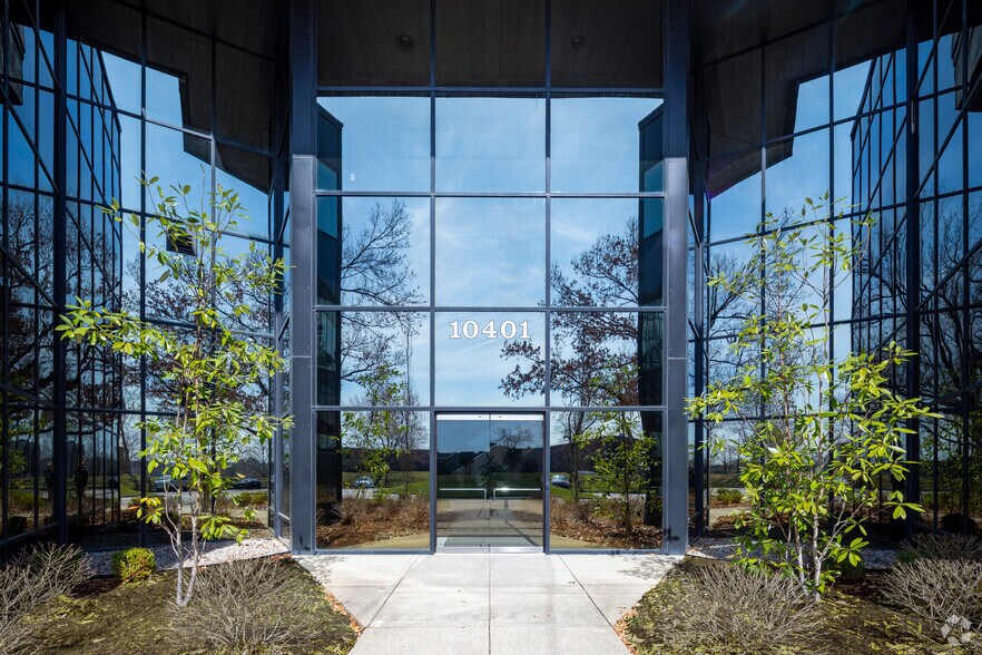 More Photos Of 10401 Linn Station Rd, Louisville Office For Lease