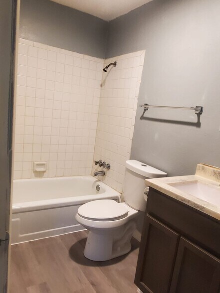 More Photos Of 2100-2108 Sidney St, Pine Bluff Apartments For Sale