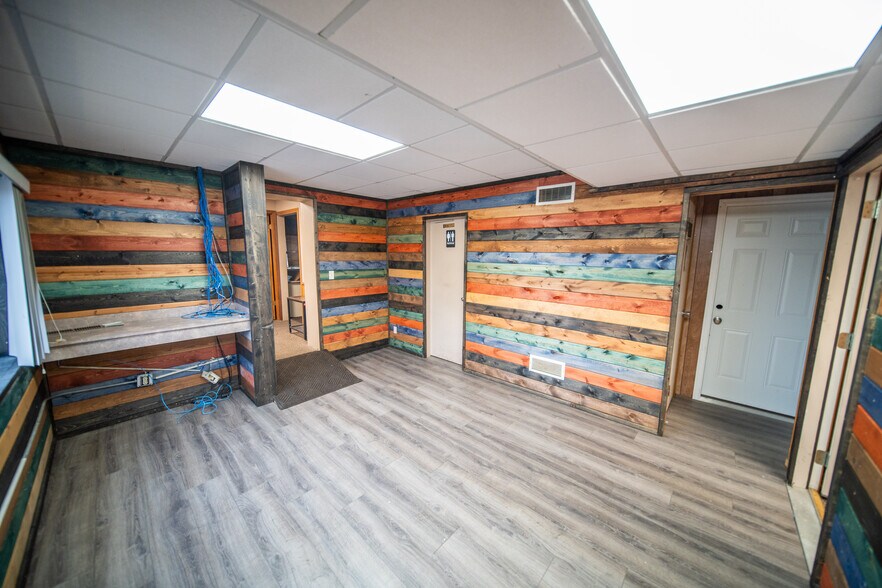 More Photos Of 1006 8th Ave SW, Austin Flex For Lease