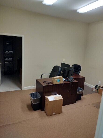 More Photos Of 5207 Belle Wood Ct, Buford Warehouse For Sale