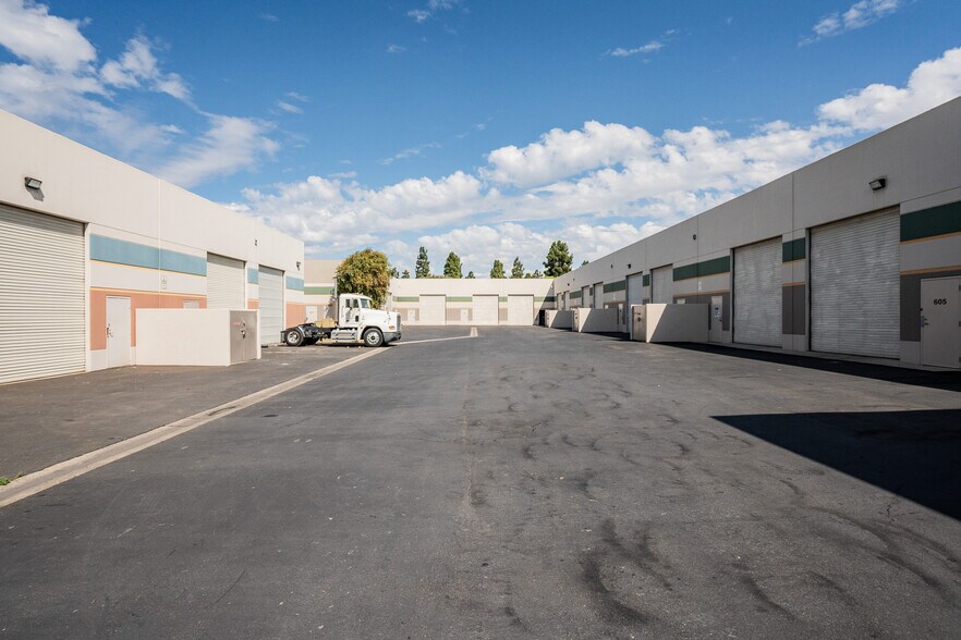 More Photos Of 1937 Goodyear Ave, Ventura Warehouse For Lease