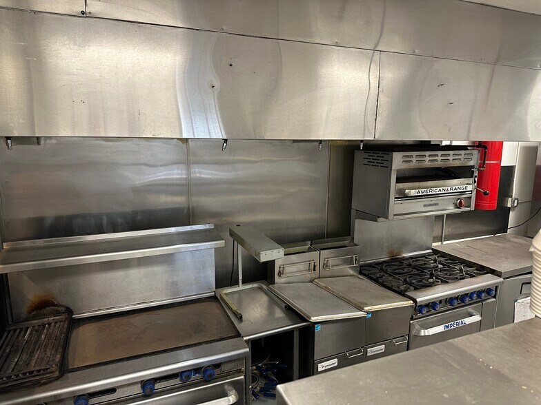 More Photos Of 3500 Wilshire Blvd, Los Angeles General Retail For Sale