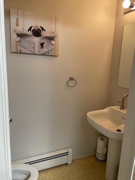 More Photos Of 133 Mountain Rd, Suffield Office For Lease