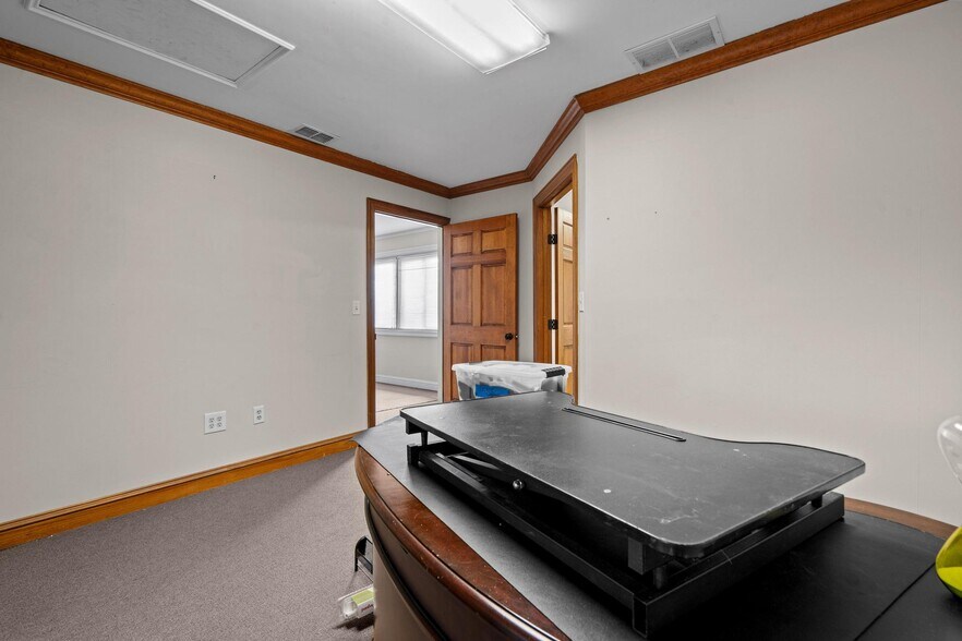 More Photos Of 2233 Miamisburg-Centerville Rd, Dayton Office For Sale