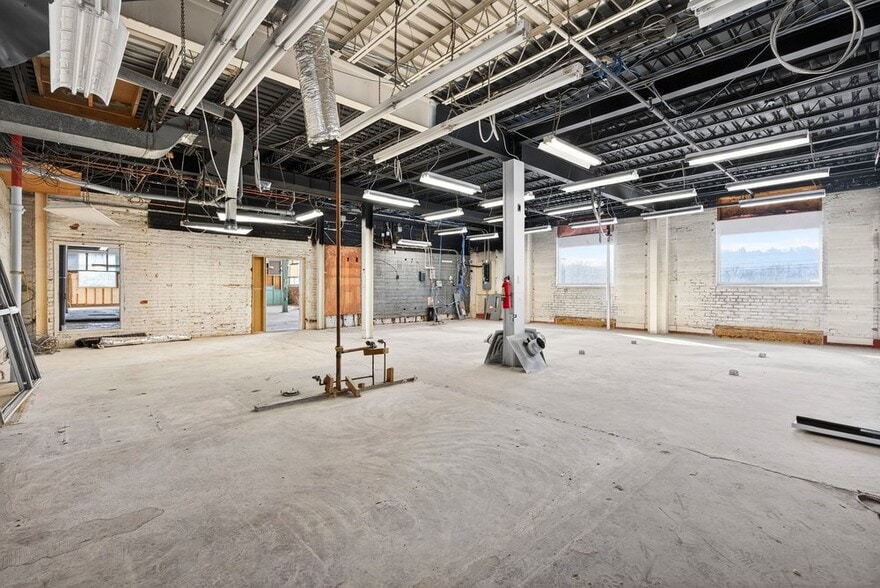 More Photos Of 144-150 Chatham St, Hamilton Manufacturing For Lease