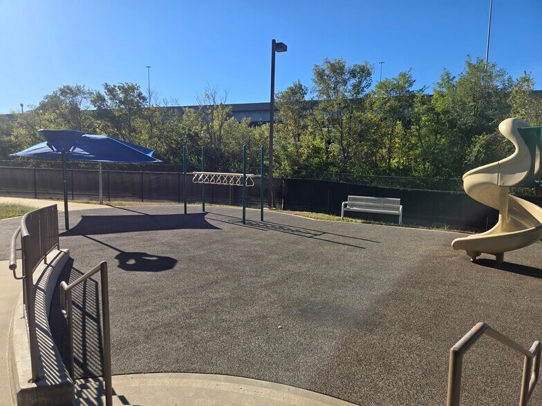 More Photos Of 10450 Hickman Mills Dr, Kansas City Daycare Center For Sale
