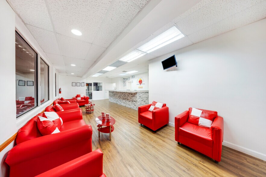 More Photos Of 700 E 1st Ave, Hialeah Medical For Lease